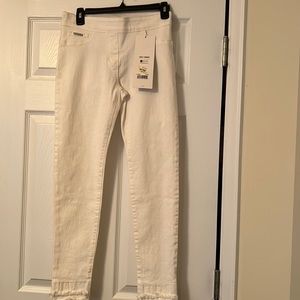 Pull on jeans. Coco & Carmen. Womens size small.